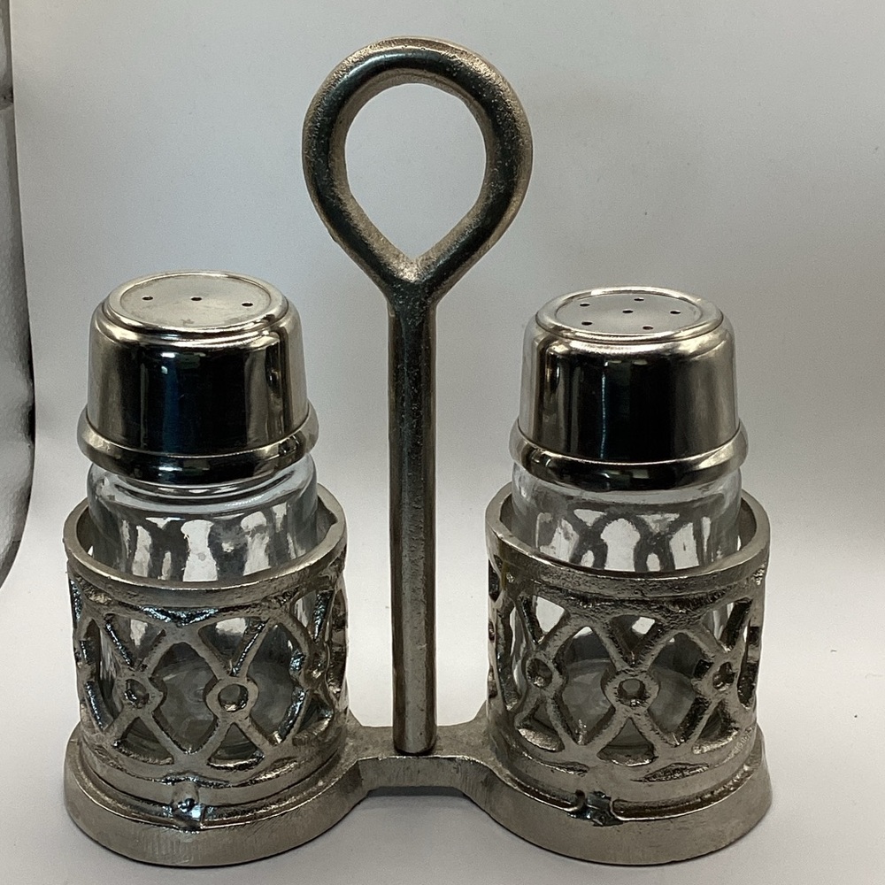 Salt and pepper shakers in Pewter Filigree Caddy w Handle Vintage 5.5”